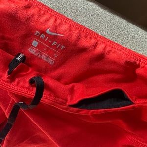 Nike bright red running crop 🏃🏼‍♀️